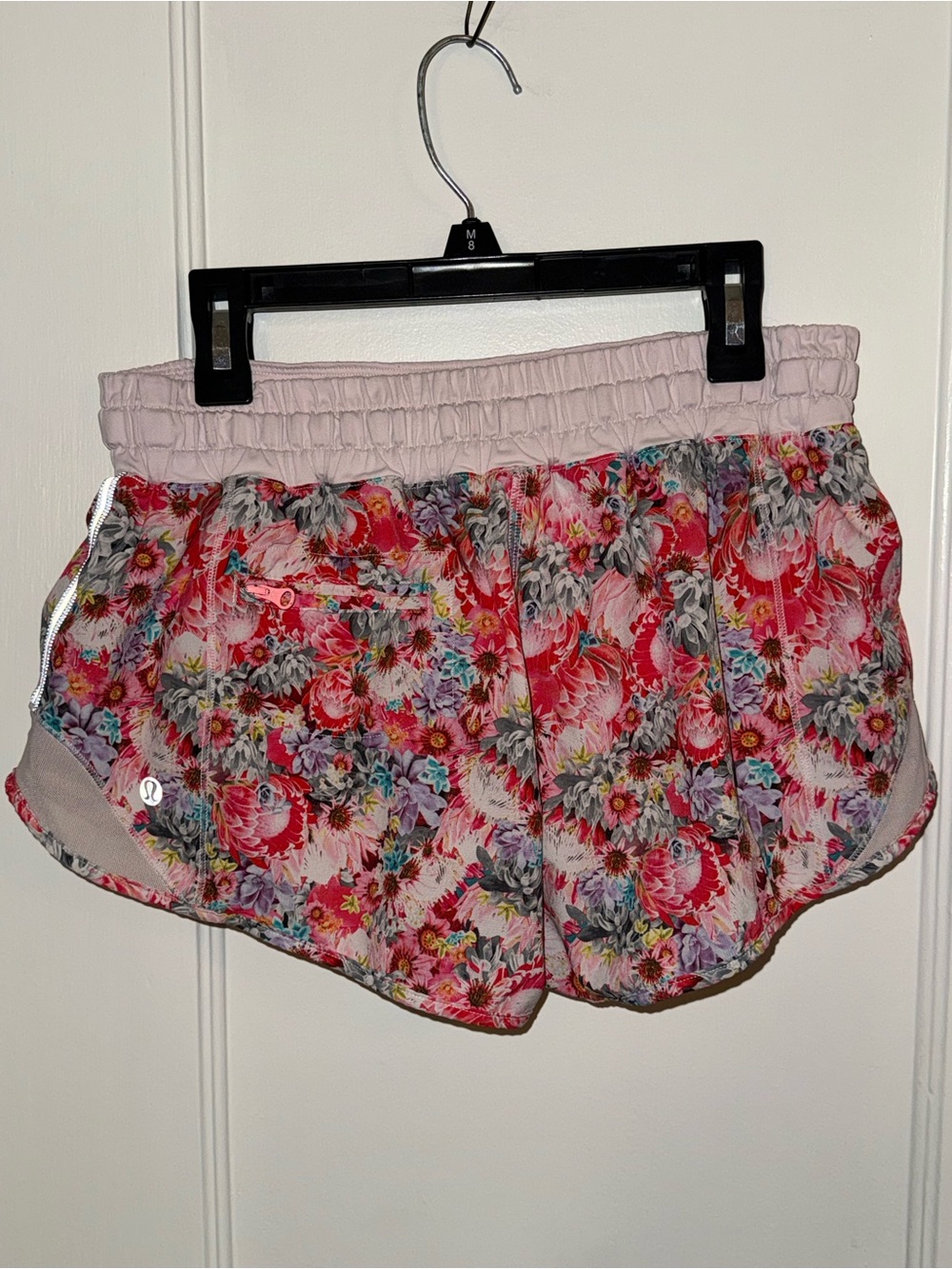 Lululemon Hotty Hot short in Flowabunga mini multi / Barely Pink - size 6 - Picture 2 of 8